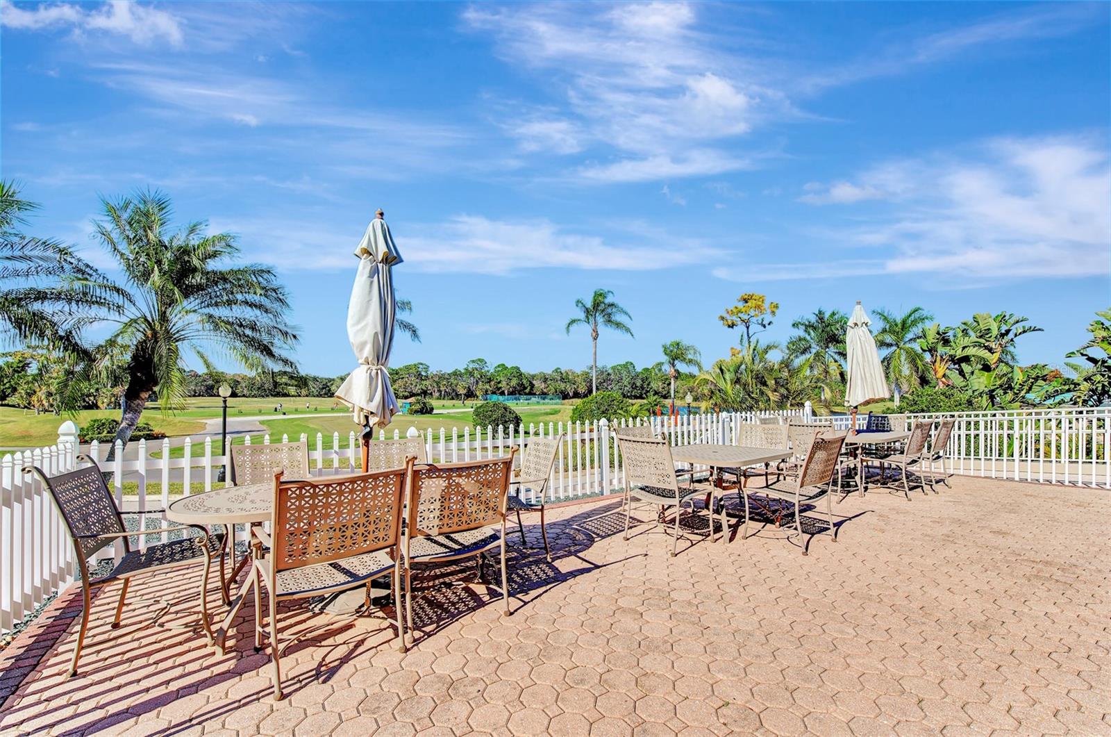 PELICAN POINTE GOLF & COUNTRY CLUB - Residential