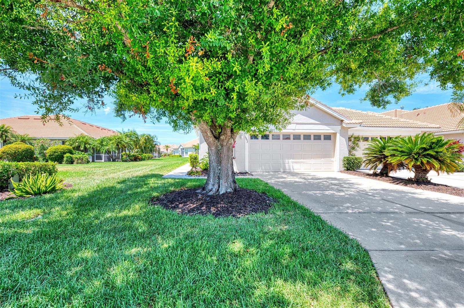 PELICAN POINTE GOLF & COUNTRY CLUB - Residential