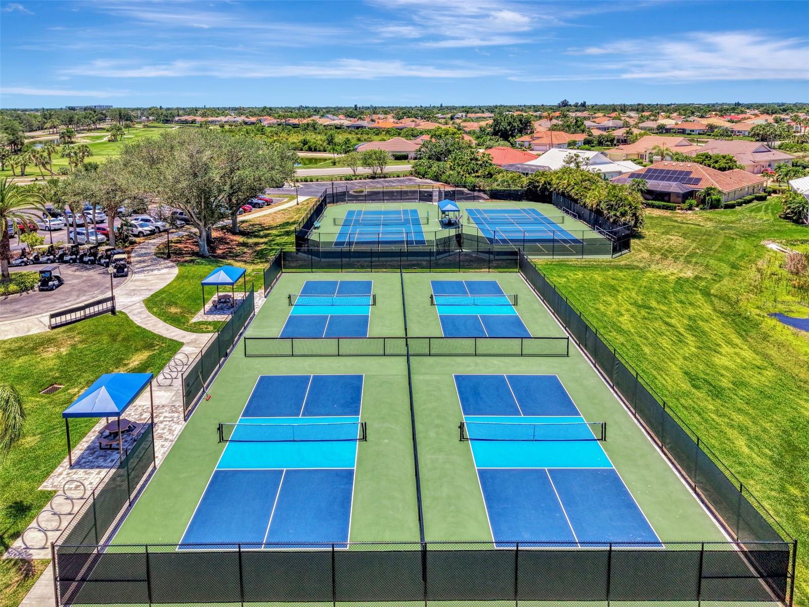 PELICAN POINTE GOLF & COUNTRY CLUB - Residential