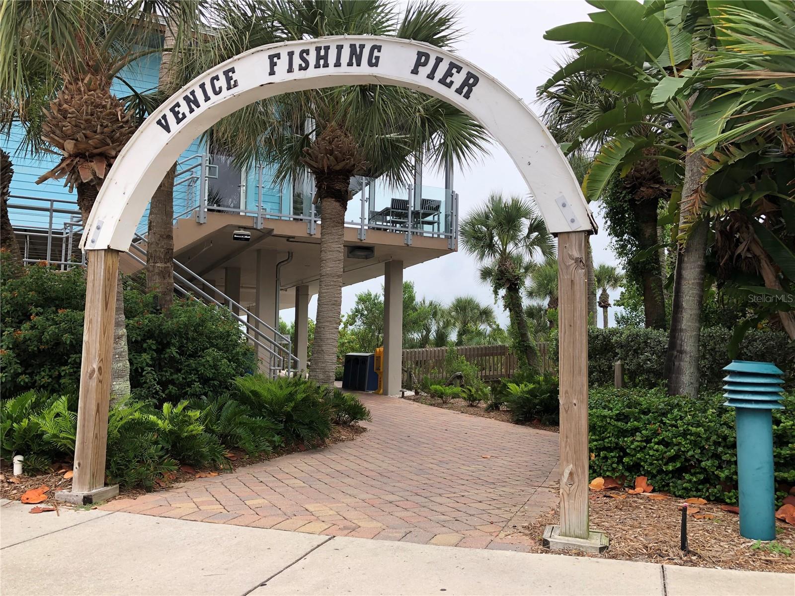PELICAN POINTE GOLF & COUNTRY CLUB - Residential