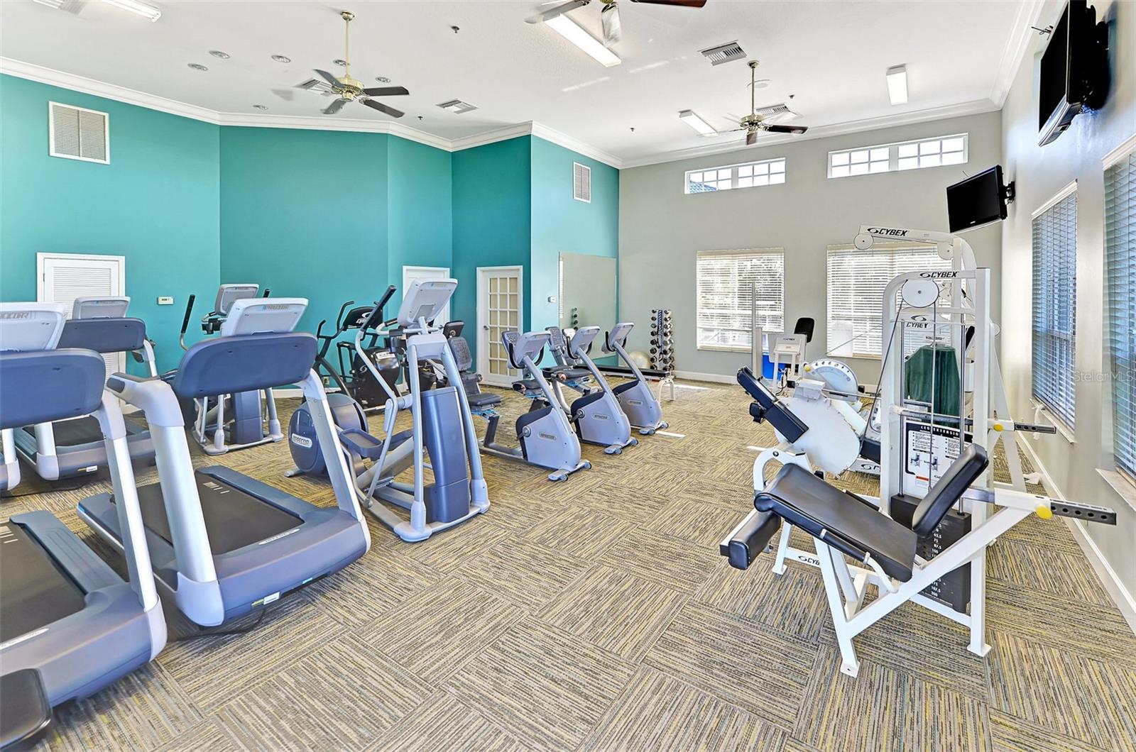PELICAN POINTE GOLF & COUNTRY CLUB - Residential