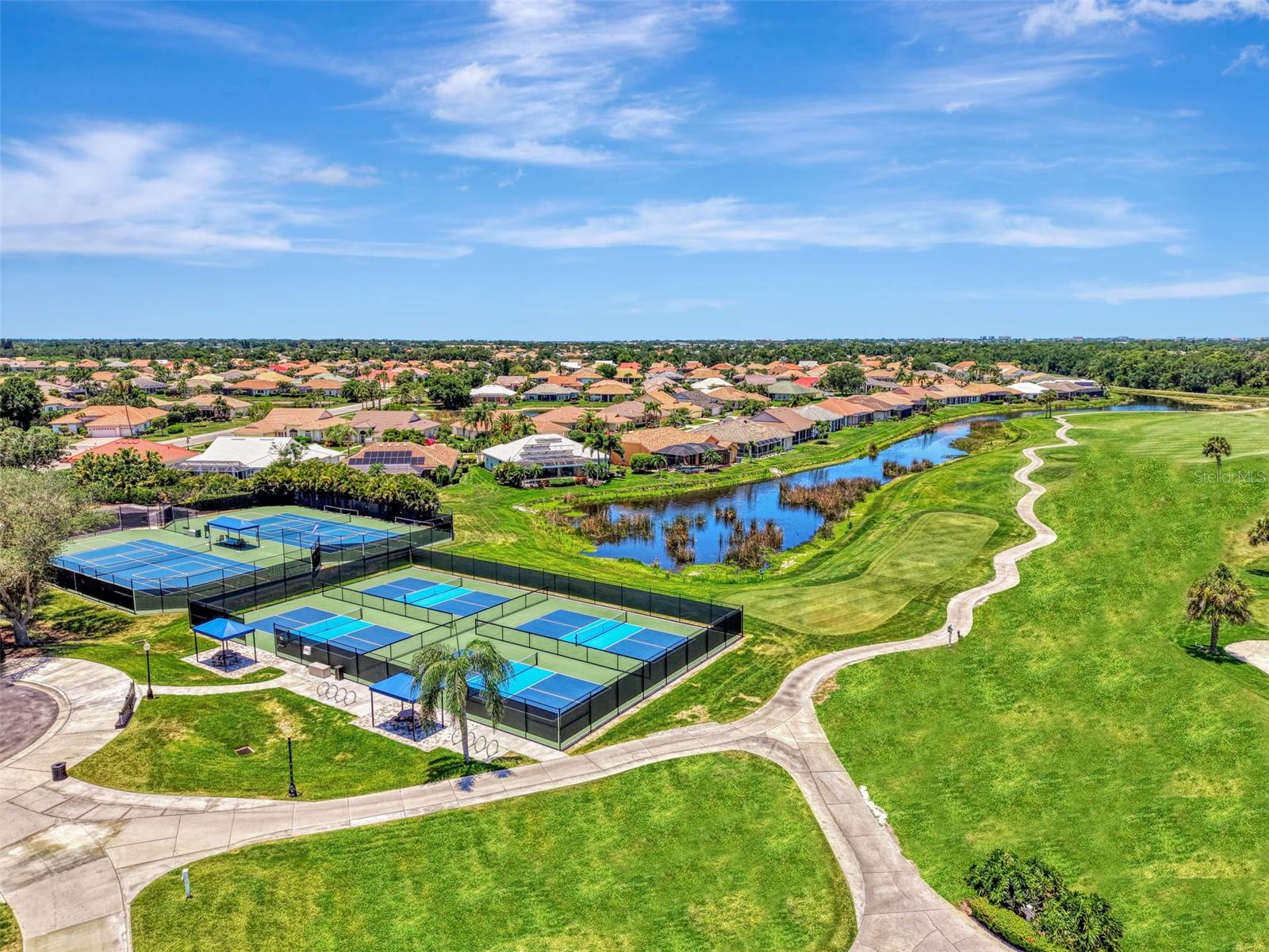 PELICAN POINTE GOLF & COUNTRY CLUB - Residential