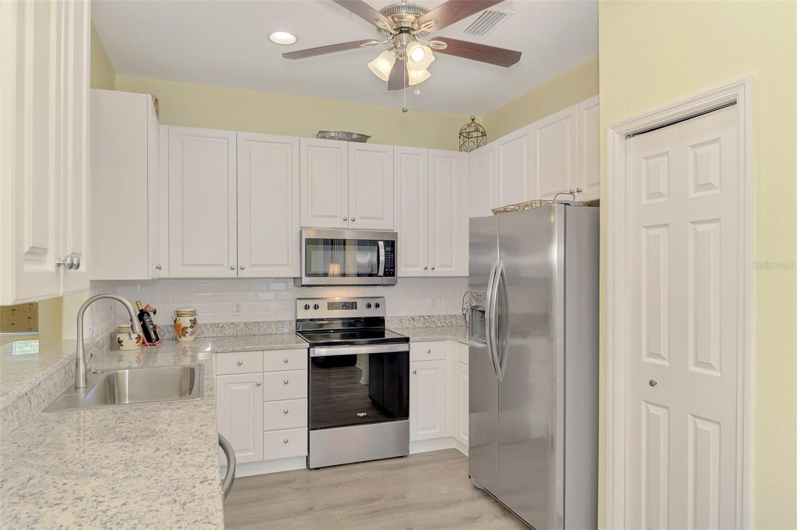 PELICAN POINTE GOLF & COUNTRY CLUB - Residential
