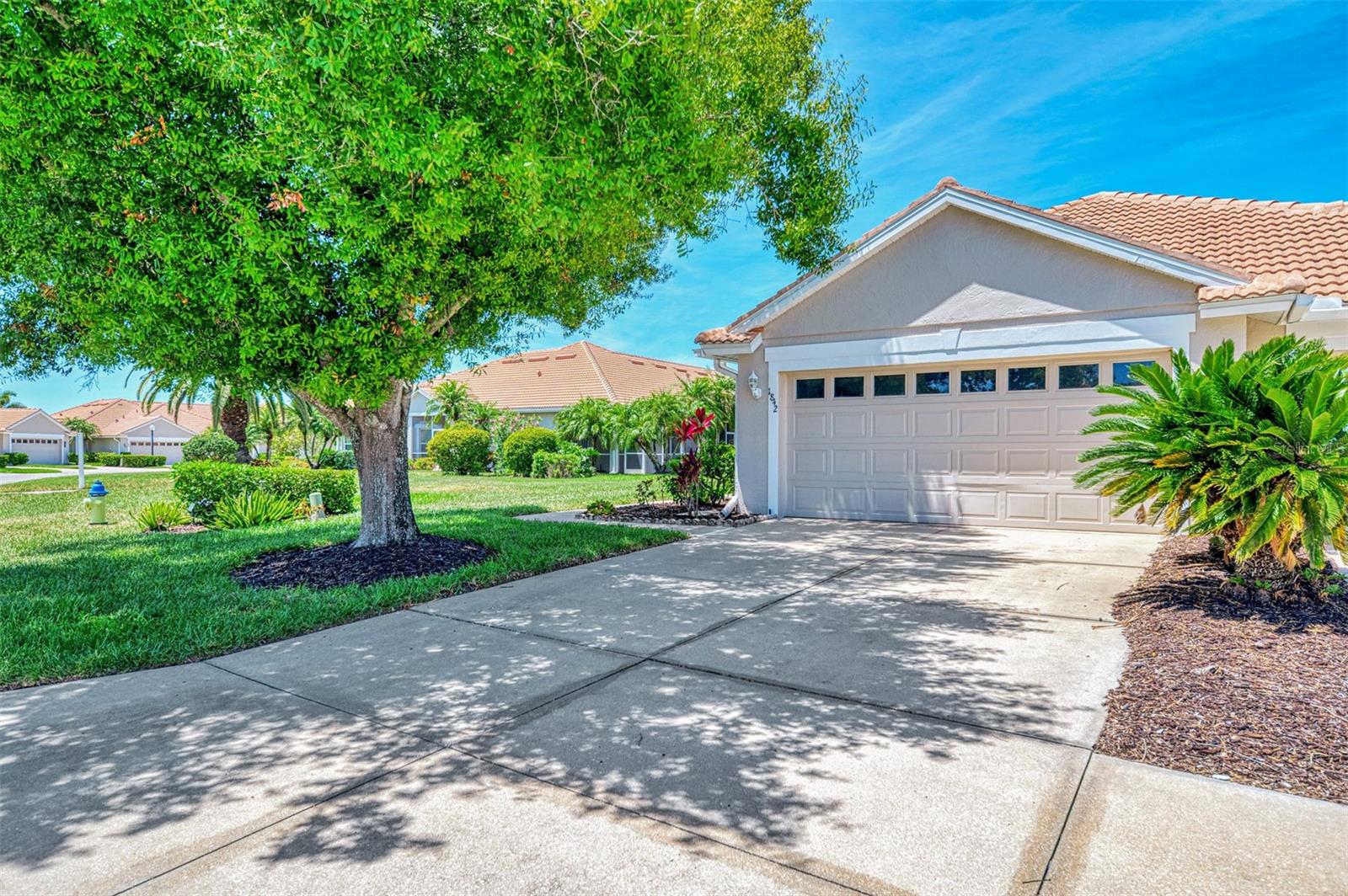 PELICAN POINTE GOLF & COUNTRY CLUB - Residential