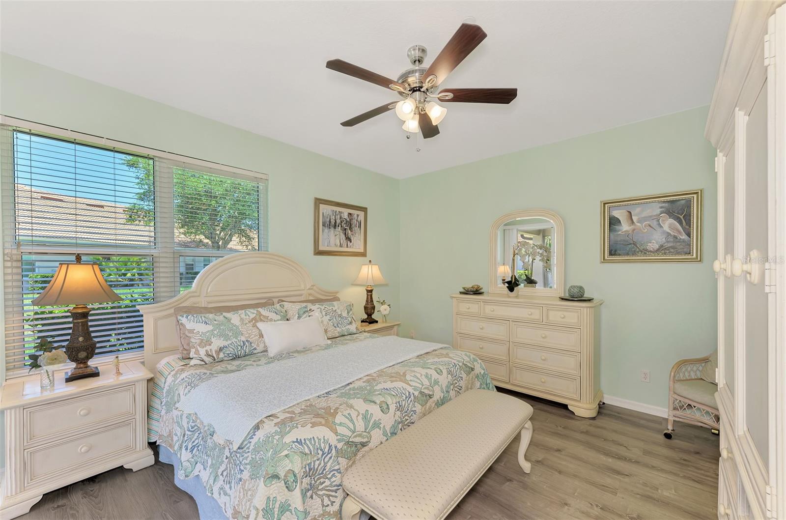 PELICAN POINTE GOLF & COUNTRY CLUB - Residential