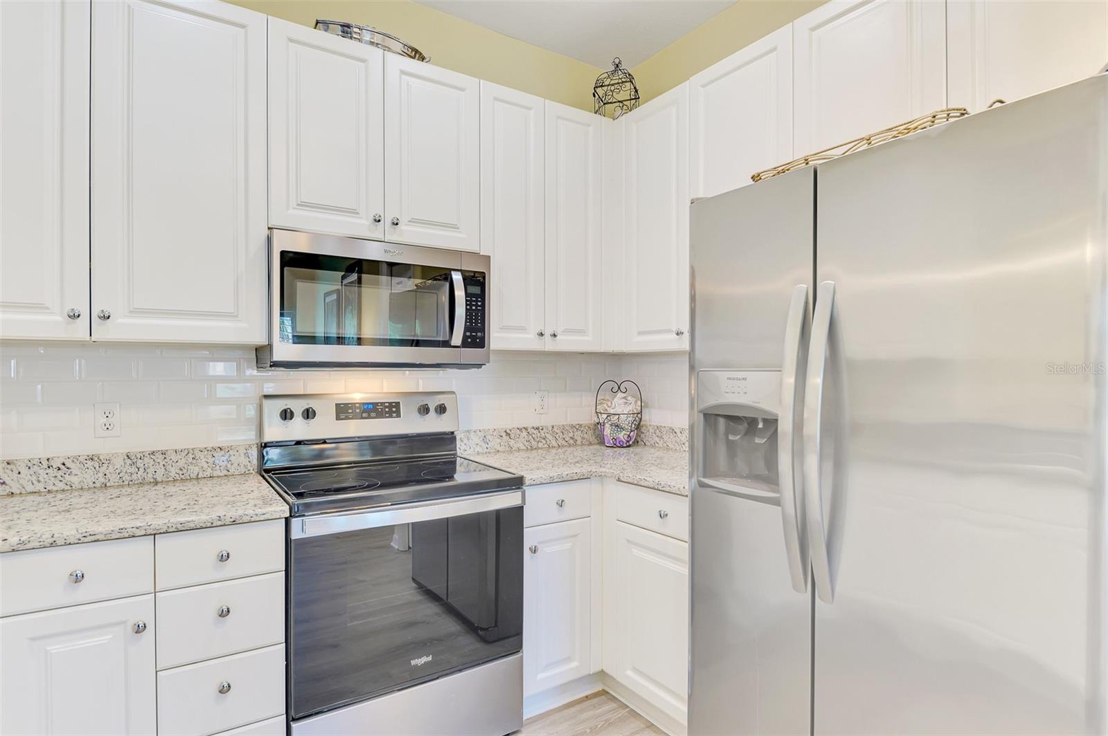PELICAN POINTE GOLF & COUNTRY CLUB - Residential