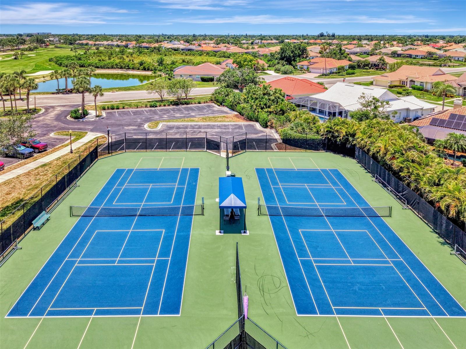 PELICAN POINTE GOLF & COUNTRY CLUB - Residential