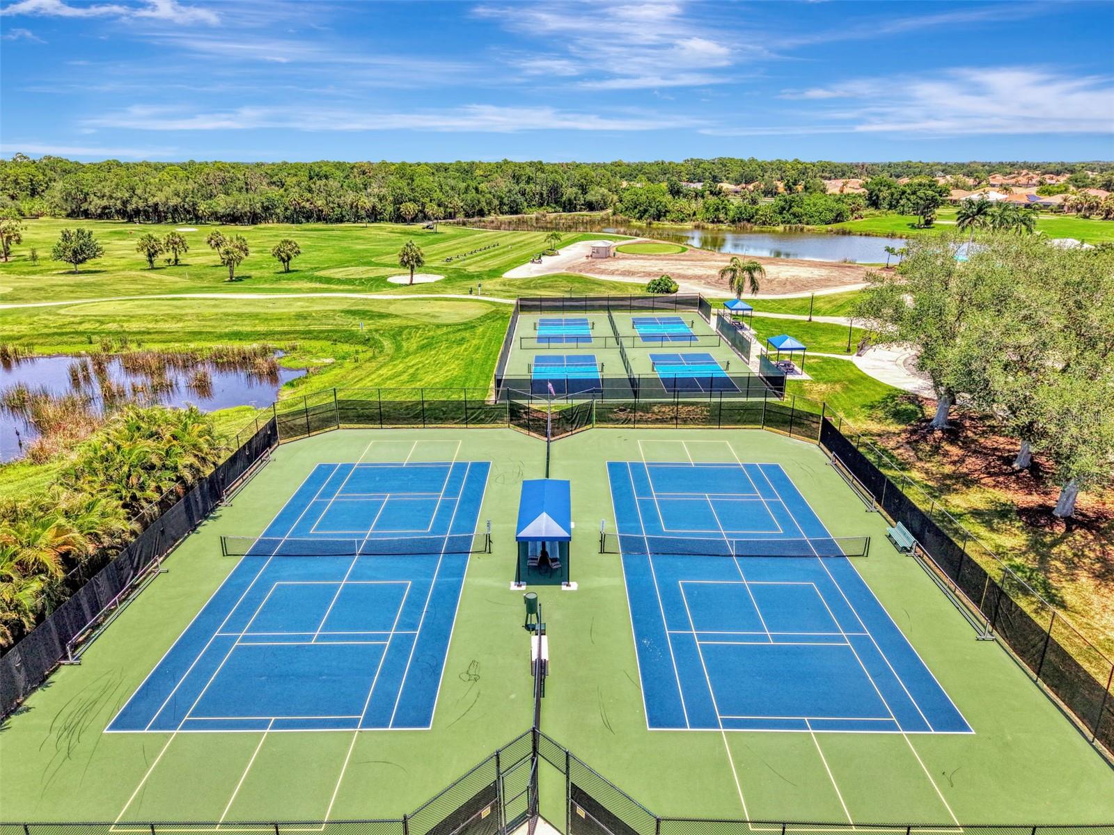 PELICAN POINTE GOLF & COUNTRY CLUB - Residential