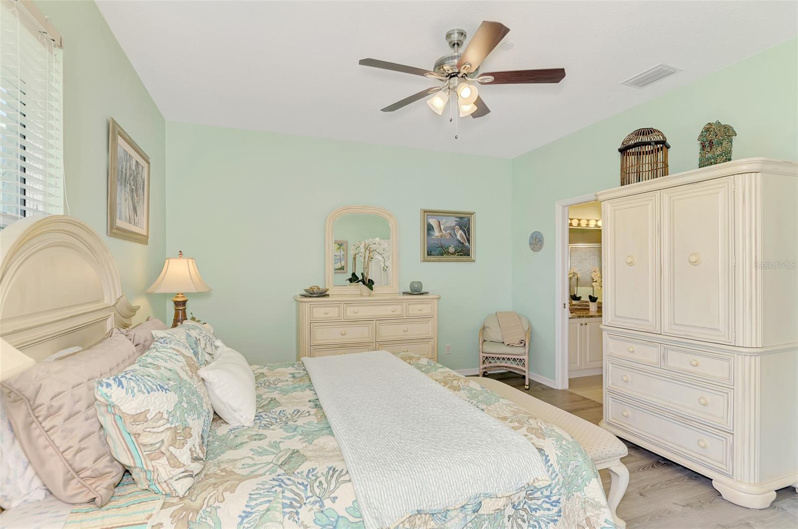 PELICAN POINTE GOLF & COUNTRY CLUB - Residential