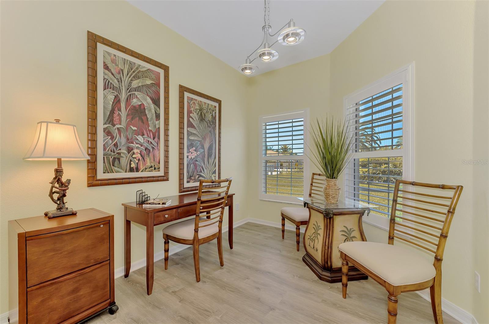 PELICAN POINTE GOLF & COUNTRY CLUB - Residential