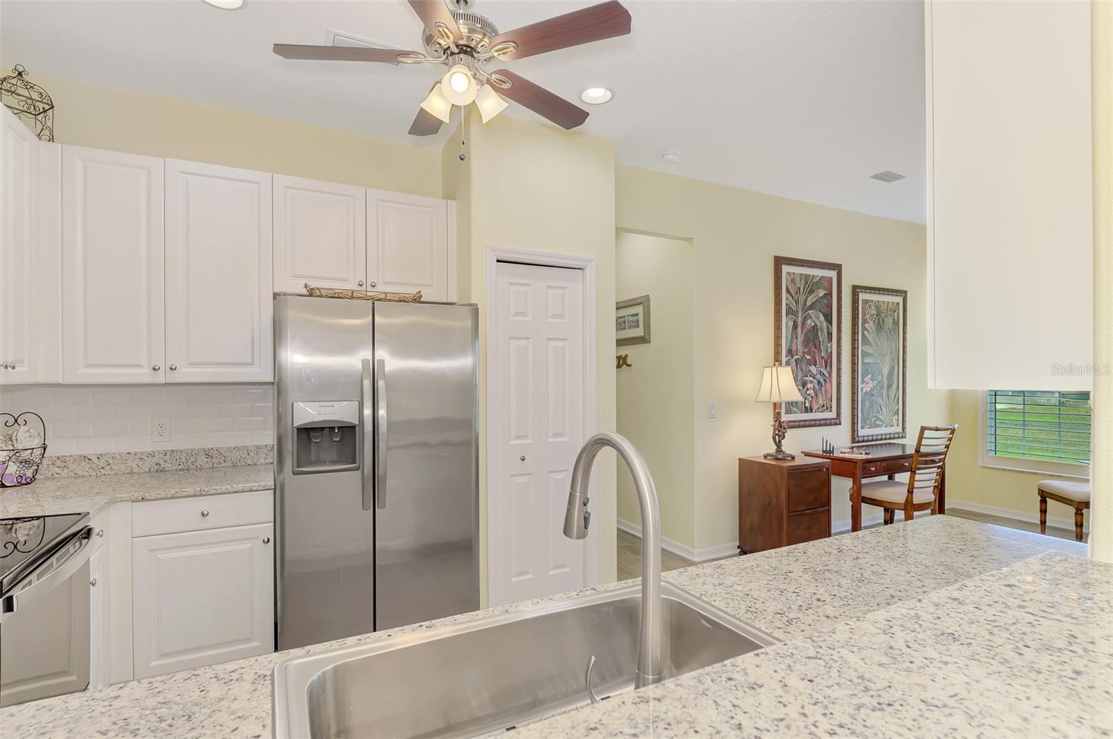 PELICAN POINTE GOLF & COUNTRY CLUB - Residential
