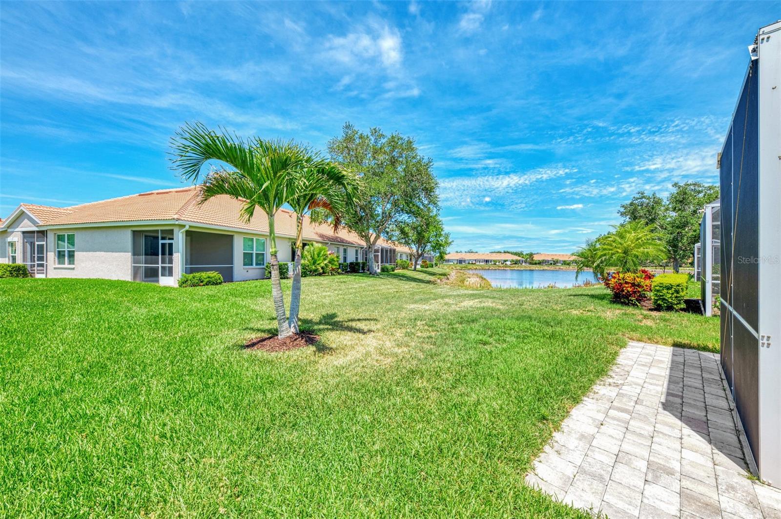 PELICAN POINTE GOLF & COUNTRY CLUB - Residential