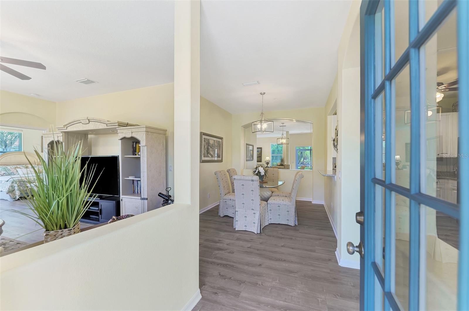 PELICAN POINTE GOLF & COUNTRY CLUB - Residential
