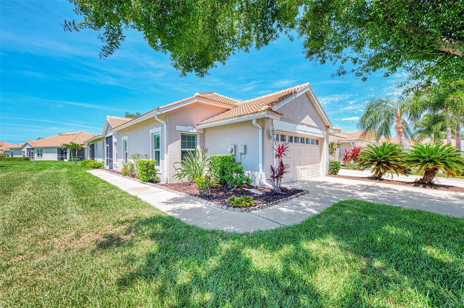 PELICAN POINTE GOLF & COUNTRY CLUB - Residential
