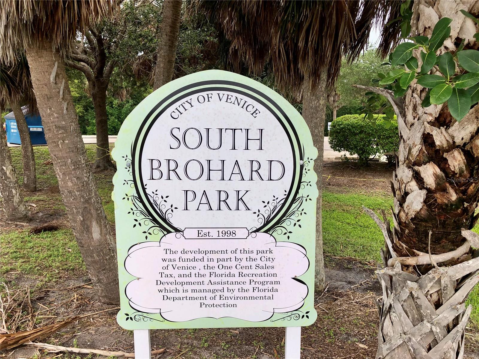 PELICAN POINTE GOLF & COUNTRY CLUB - Residential