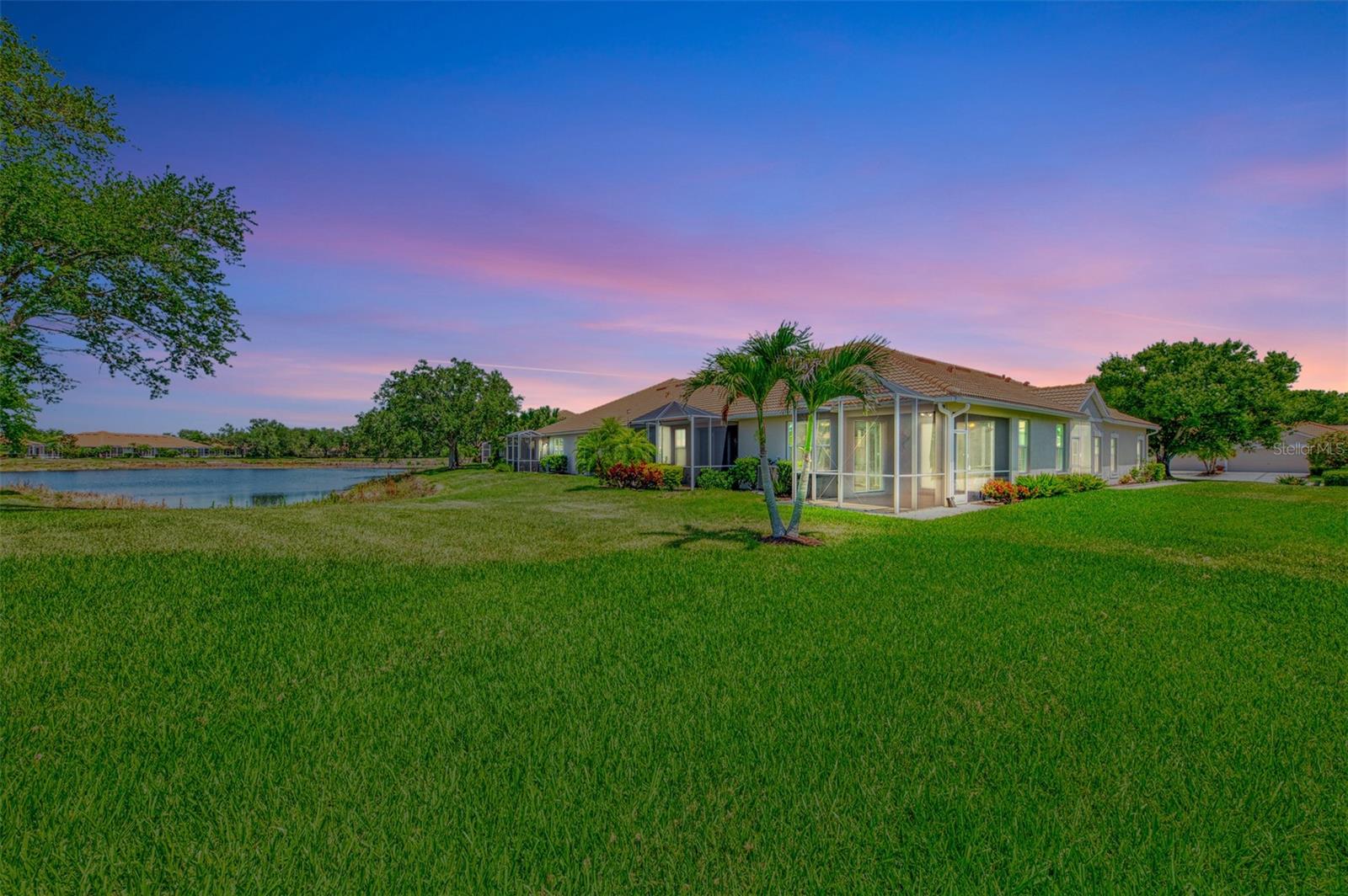 PELICAN POINTE GOLF & COUNTRY CLUB - Residential