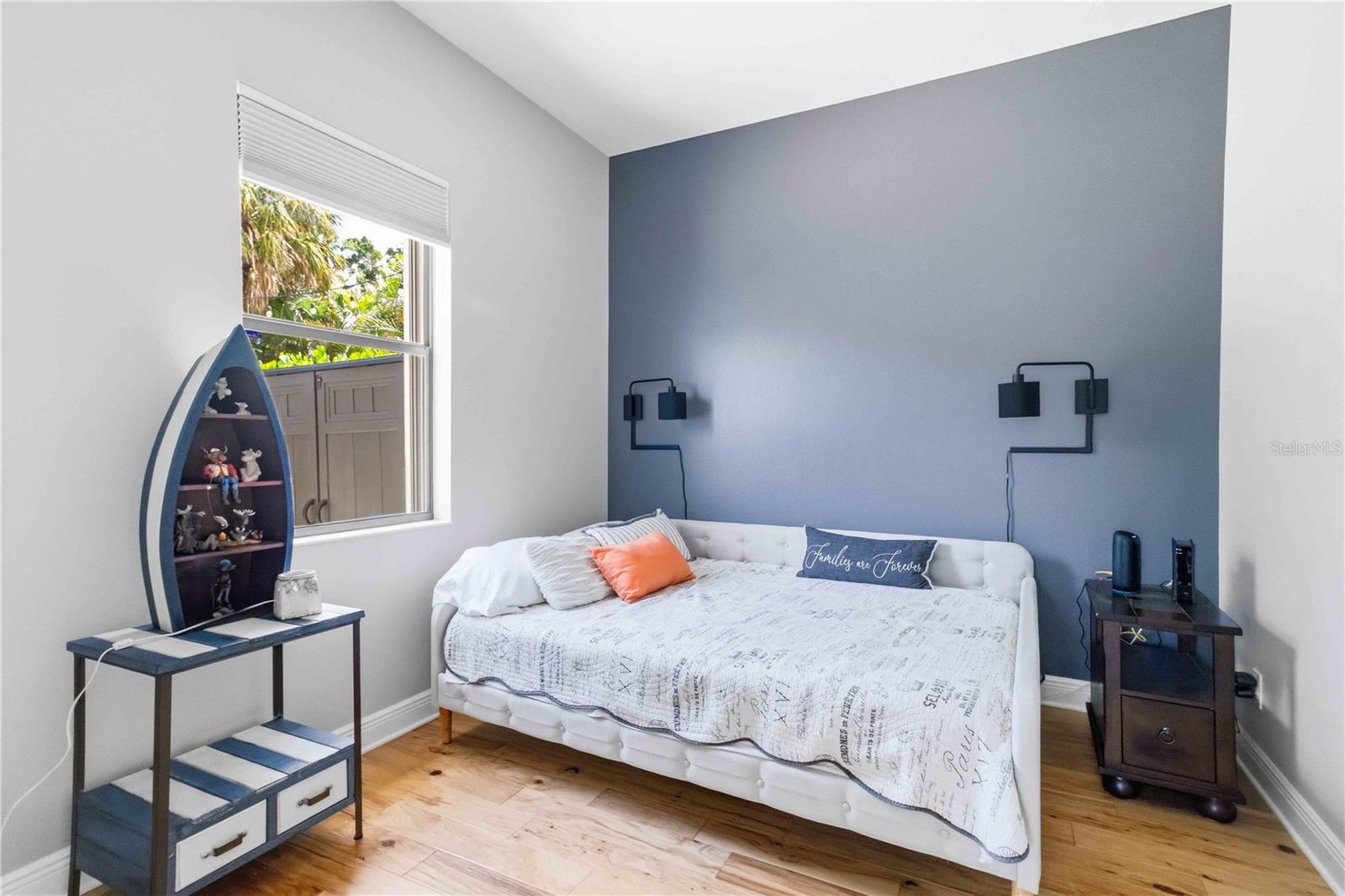 RESIDENCES AT UNIVERSITY GROVES - Residential