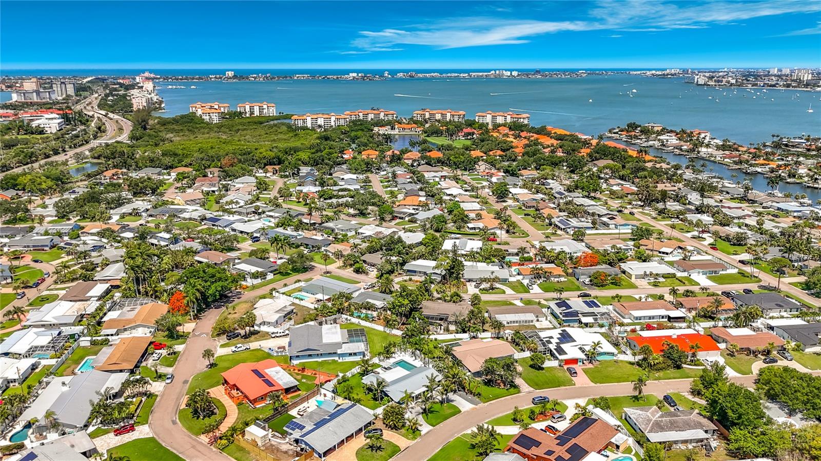 MAXIMO MOORINGS - Residential