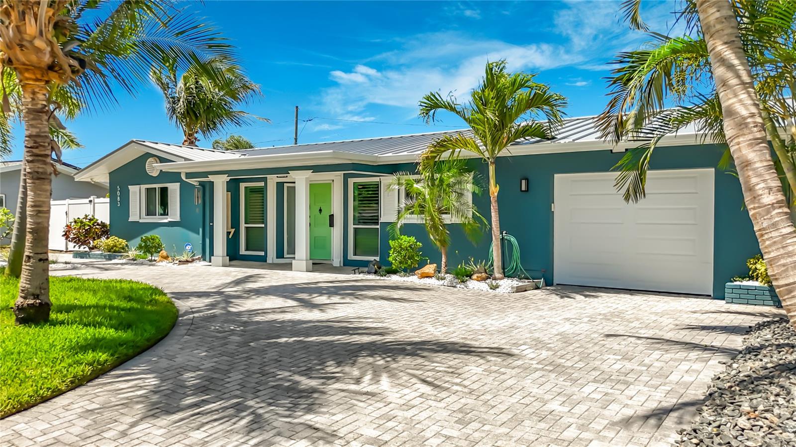 MAXIMO MOORINGS - Residential