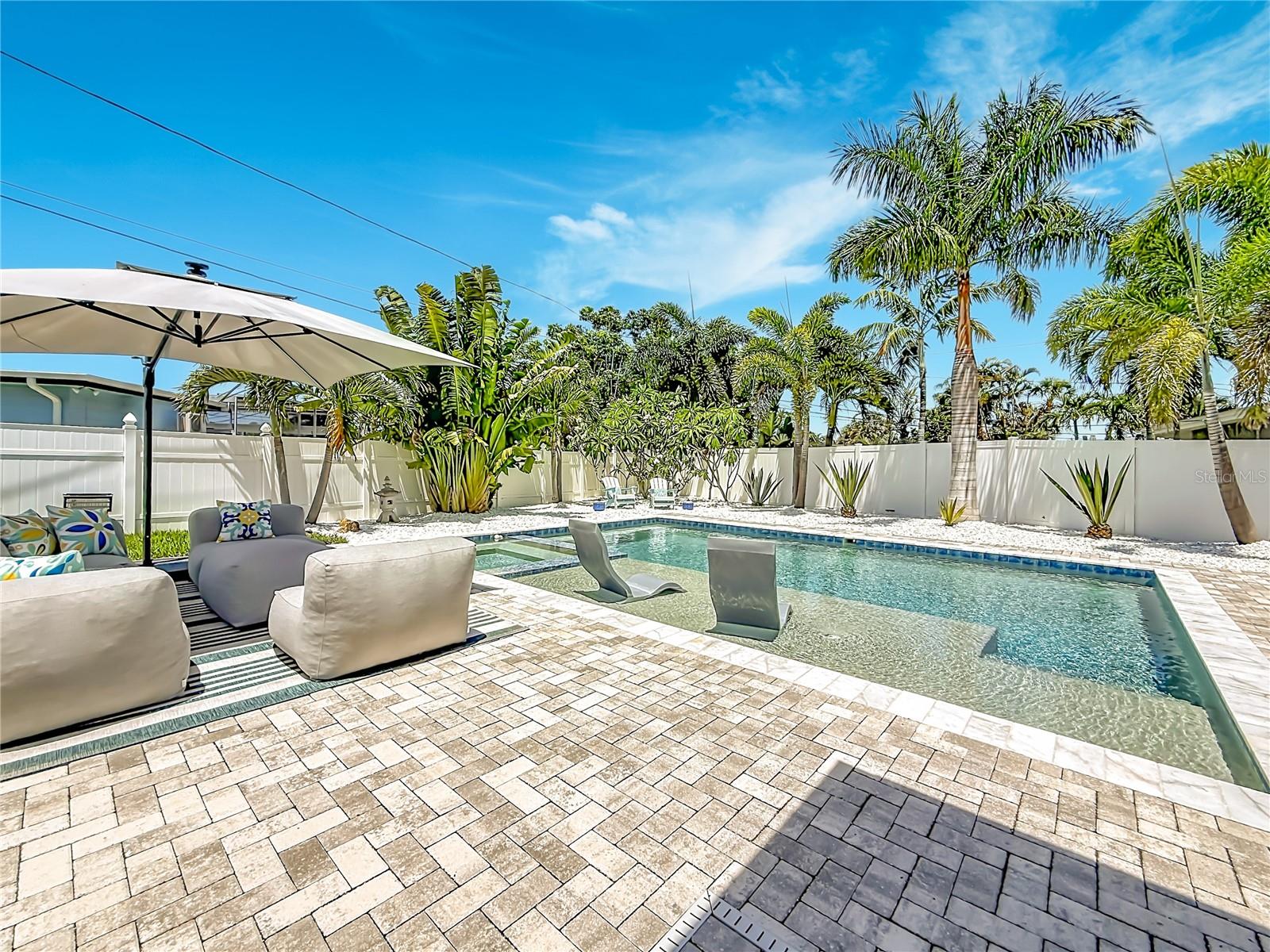 MAXIMO MOORINGS - Residential