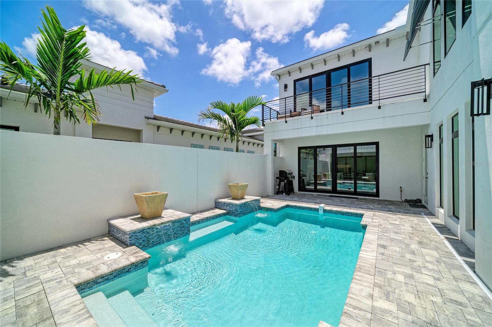 AQUA LAGOON - Residential