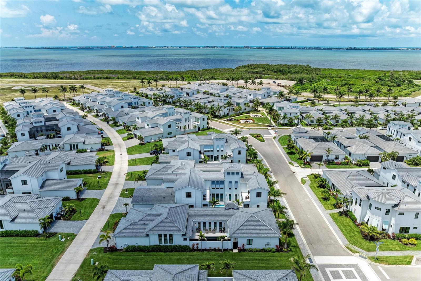AQUA LAGOON - Residential
