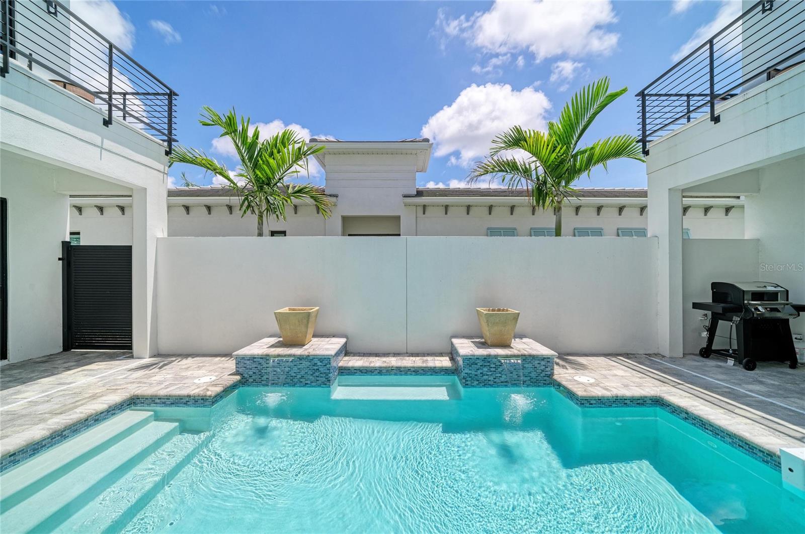 AQUA LAGOON - Residential