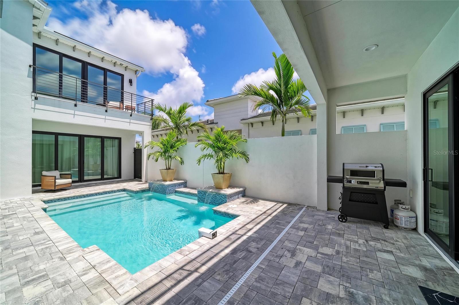 AQUA LAGOON - Residential