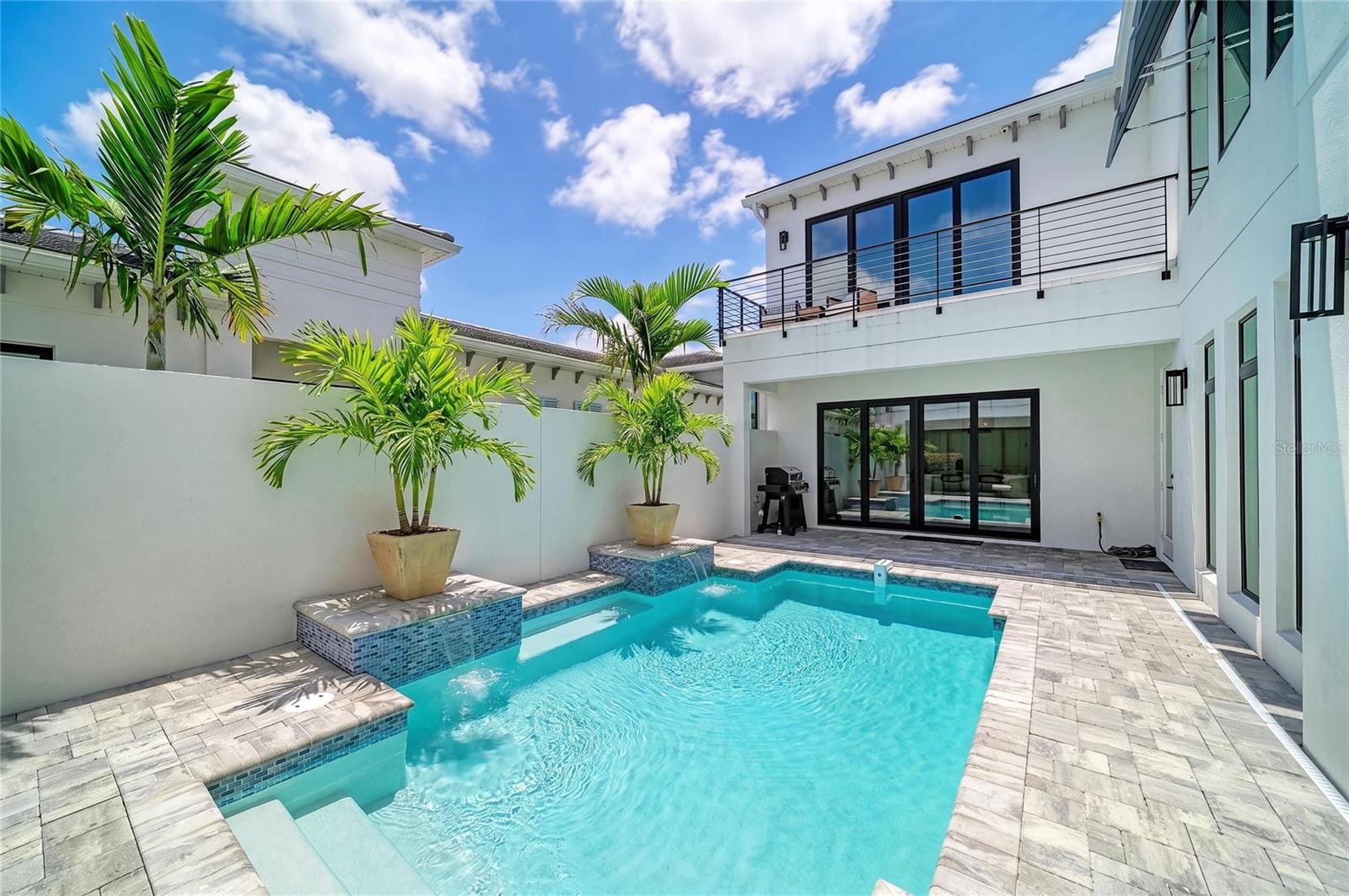 AQUA LAGOON - Residential