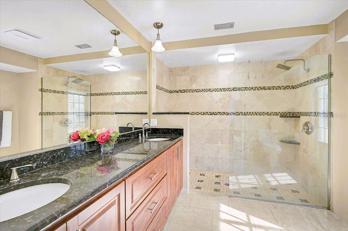 COUNTRY PLACE - Residential