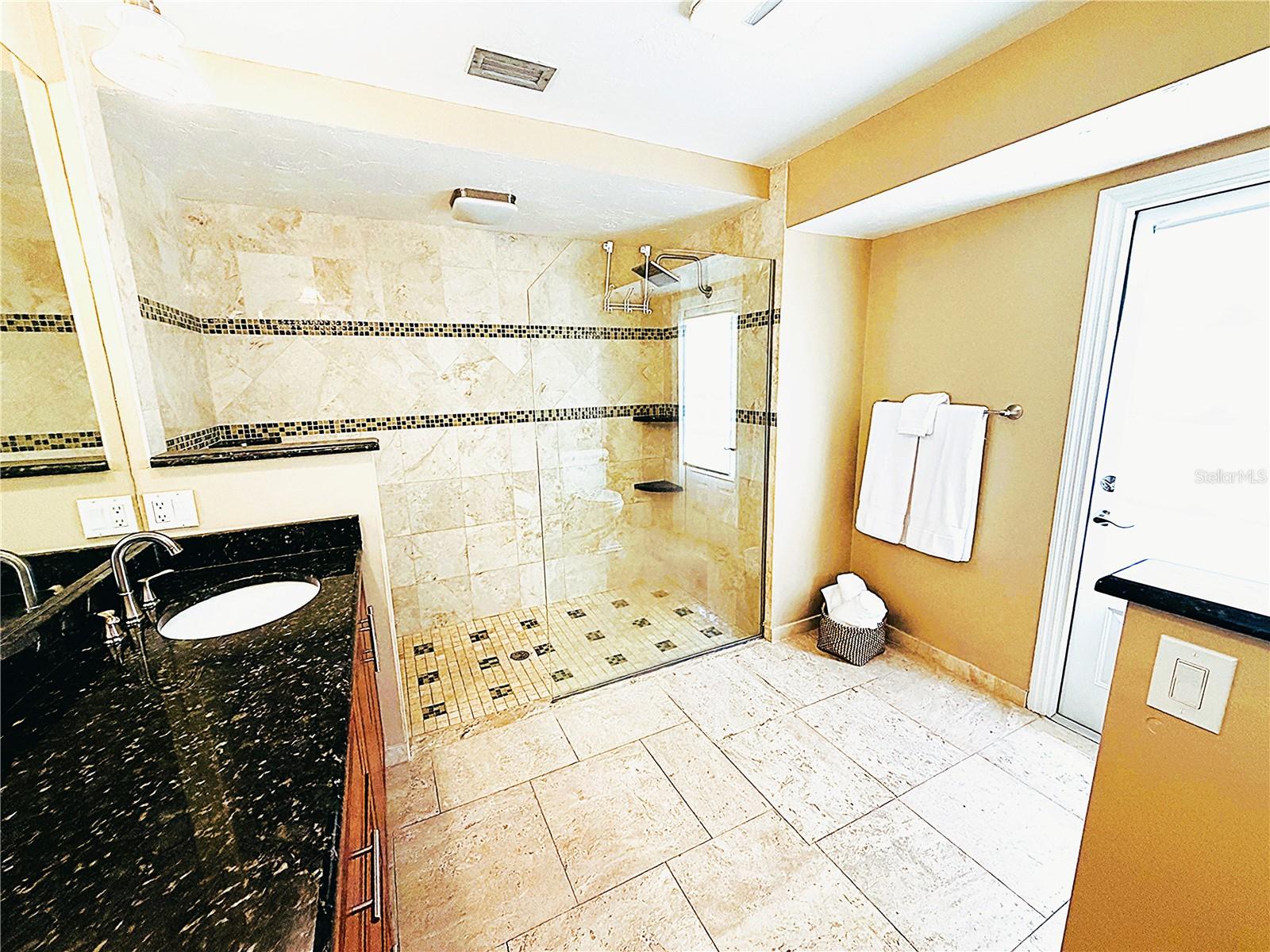 COUNTRY PLACE - Residential