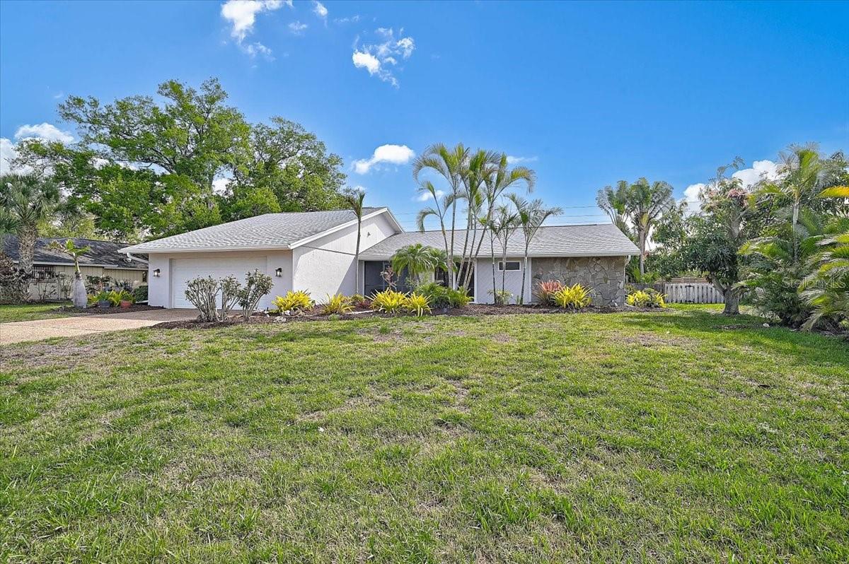 COUNTRY PLACE - Residential