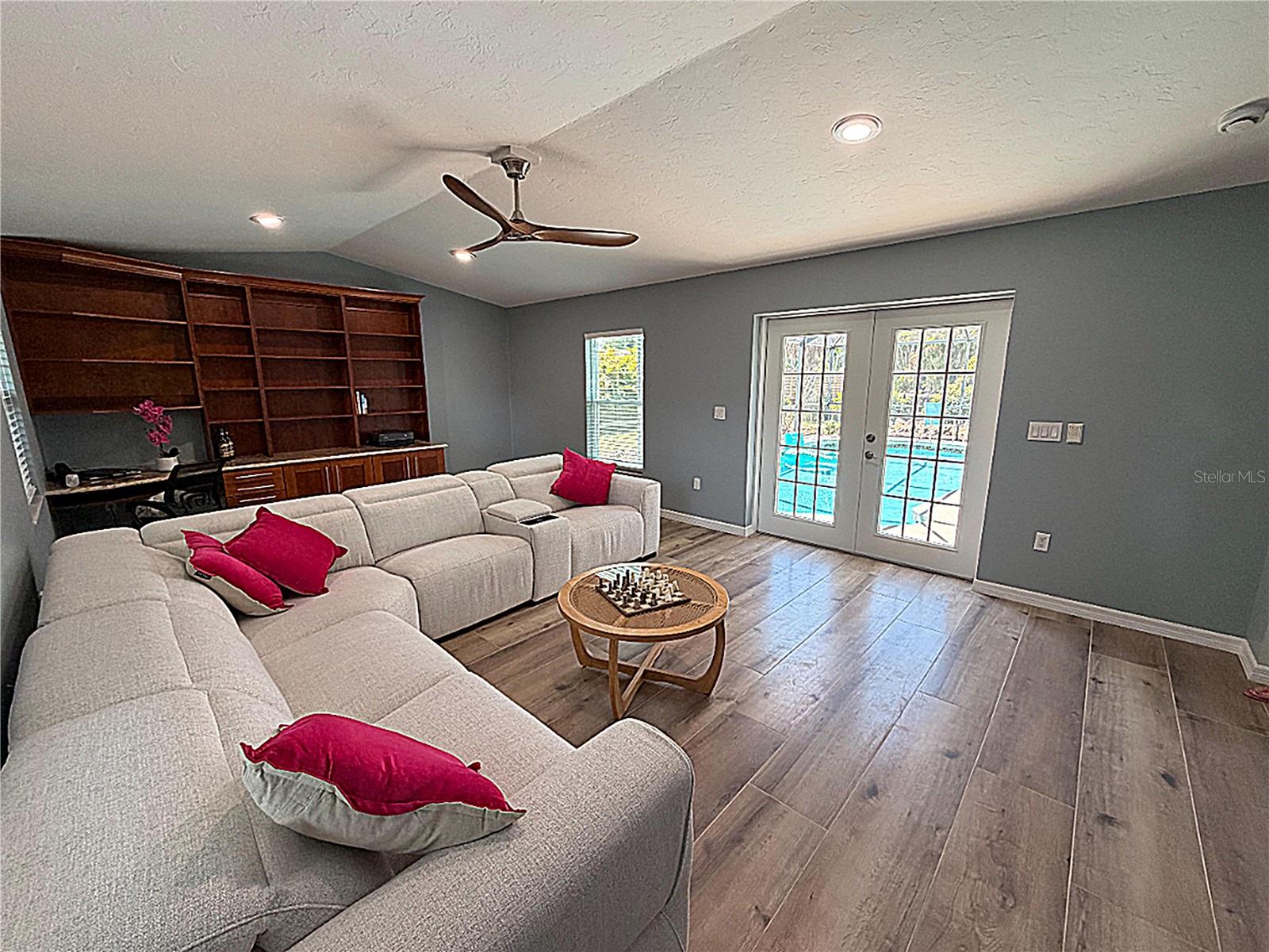 COUNTRY PLACE - Residential