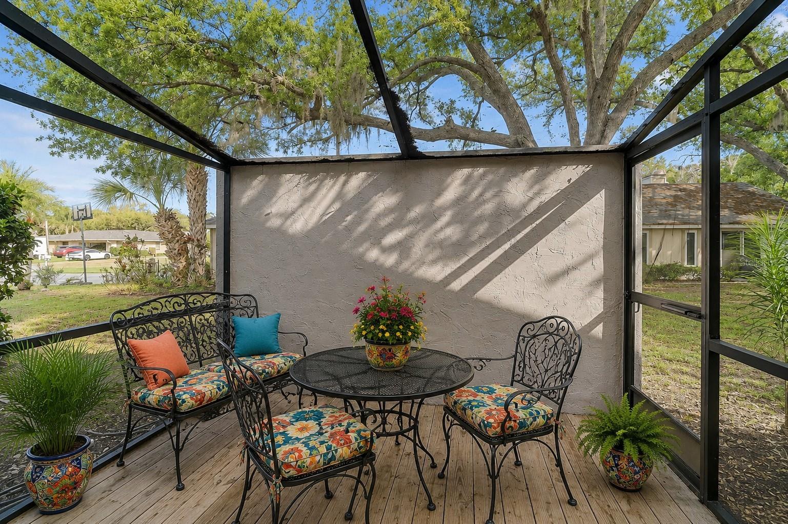 COUNTRY PLACE - Residential