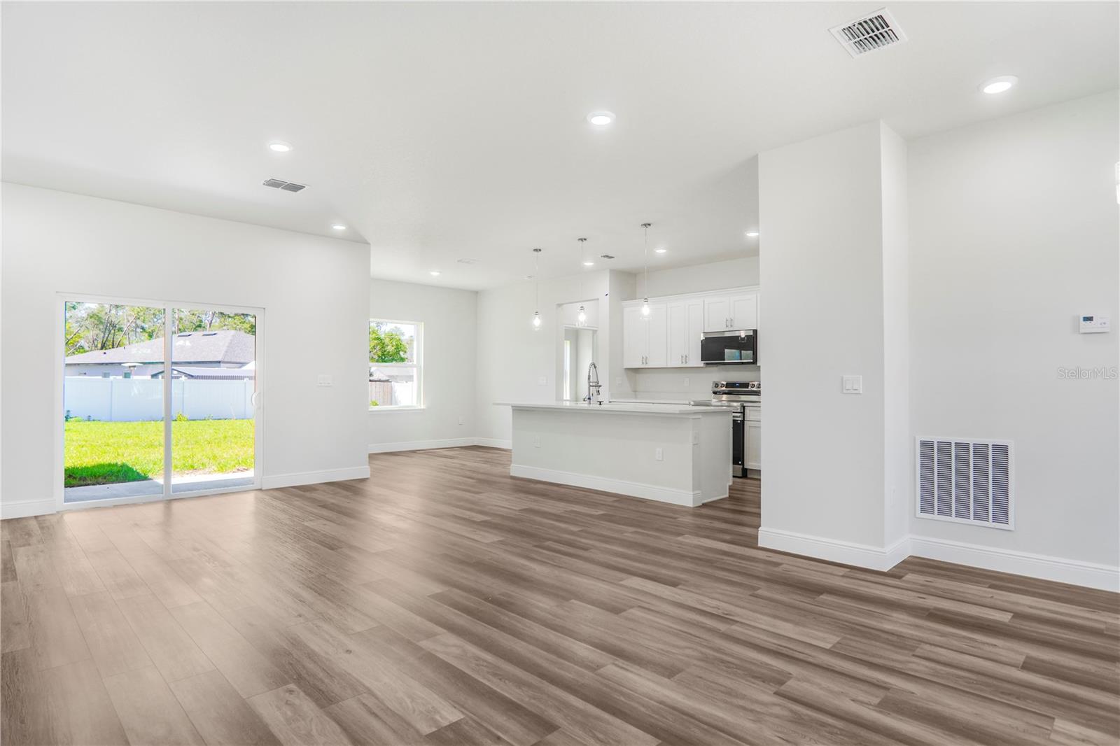 MARION OAKS UN 06 - Residential Lease
