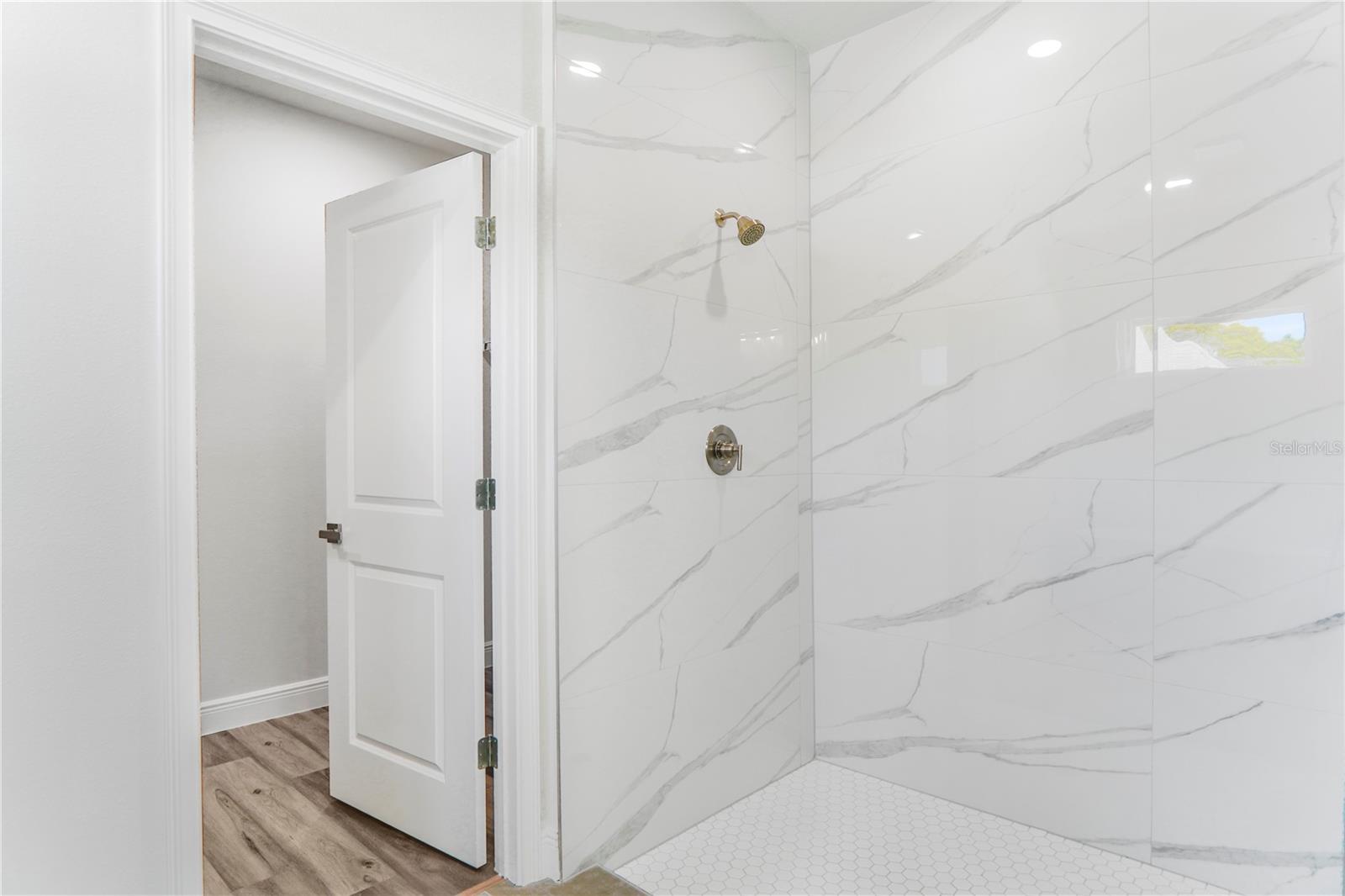MARION OAKS UN 06 - Residential Lease