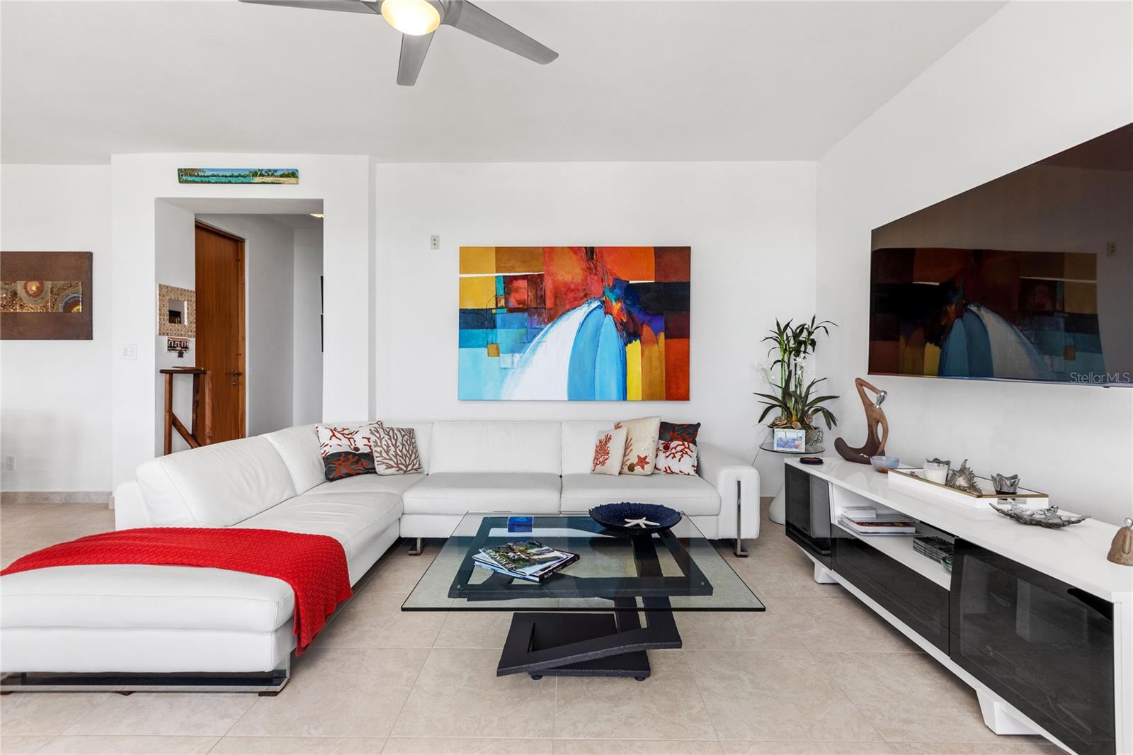 OCEAN SIXTEEN - Residential