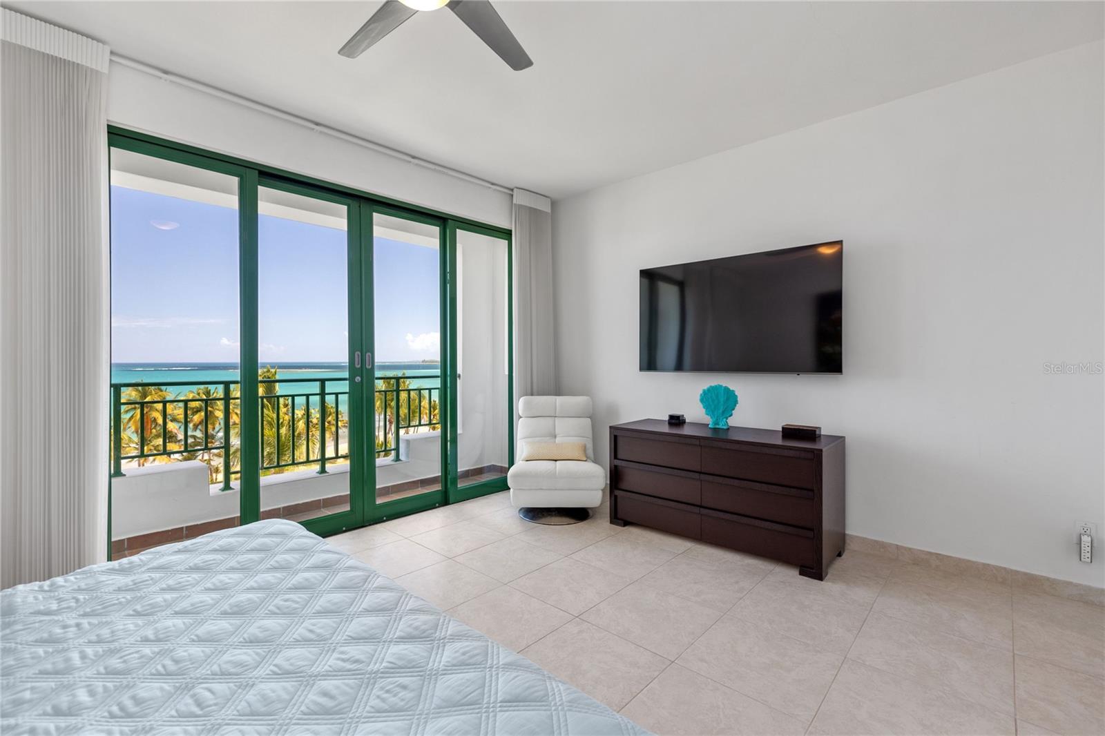 OCEAN SIXTEEN - Residential