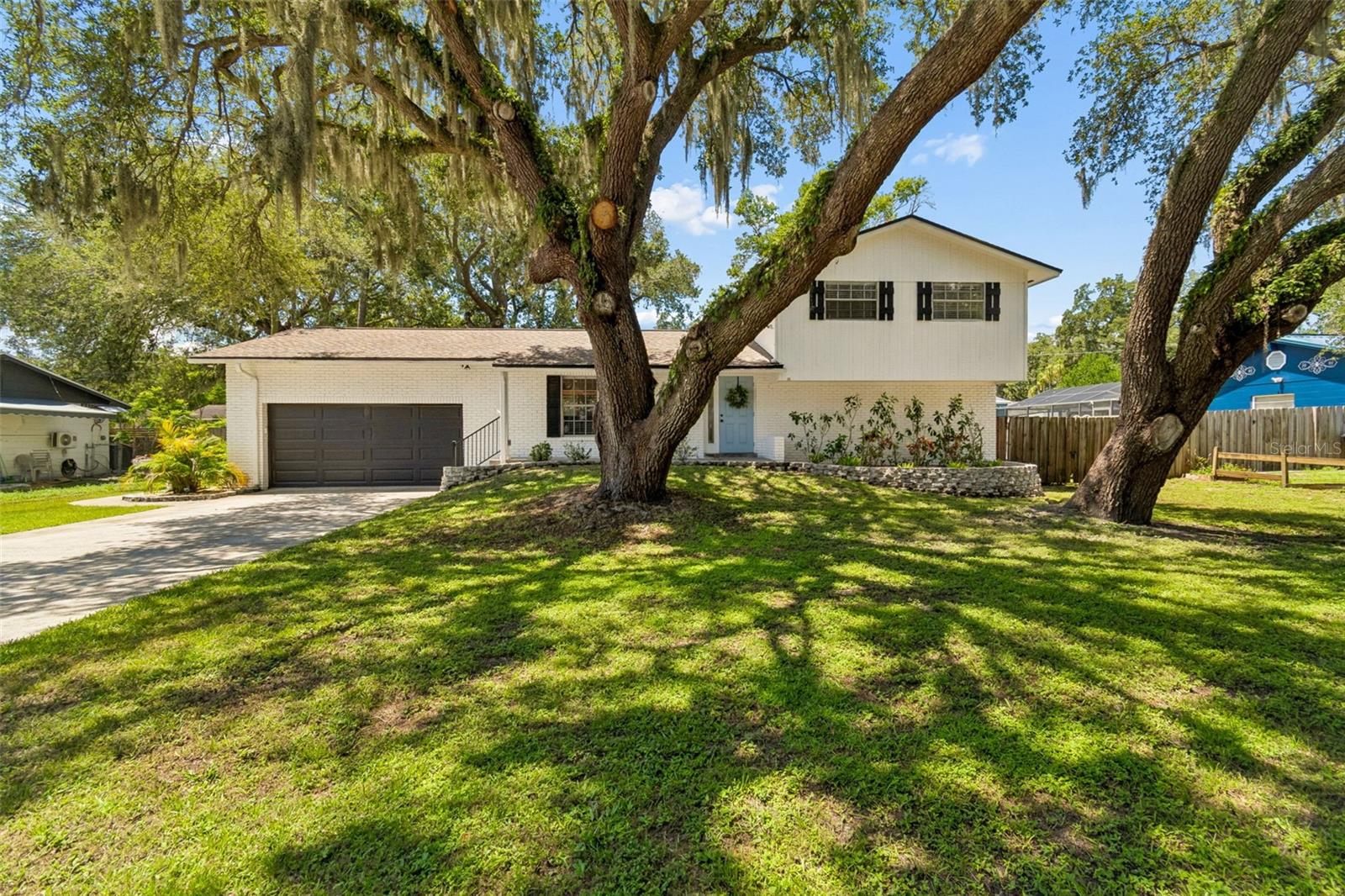 FOUR WINDS ESTATES - Residential