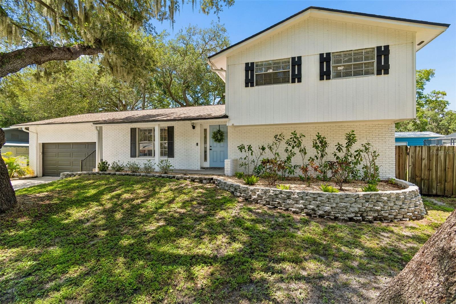 FOUR WINDS ESTATES - Residential