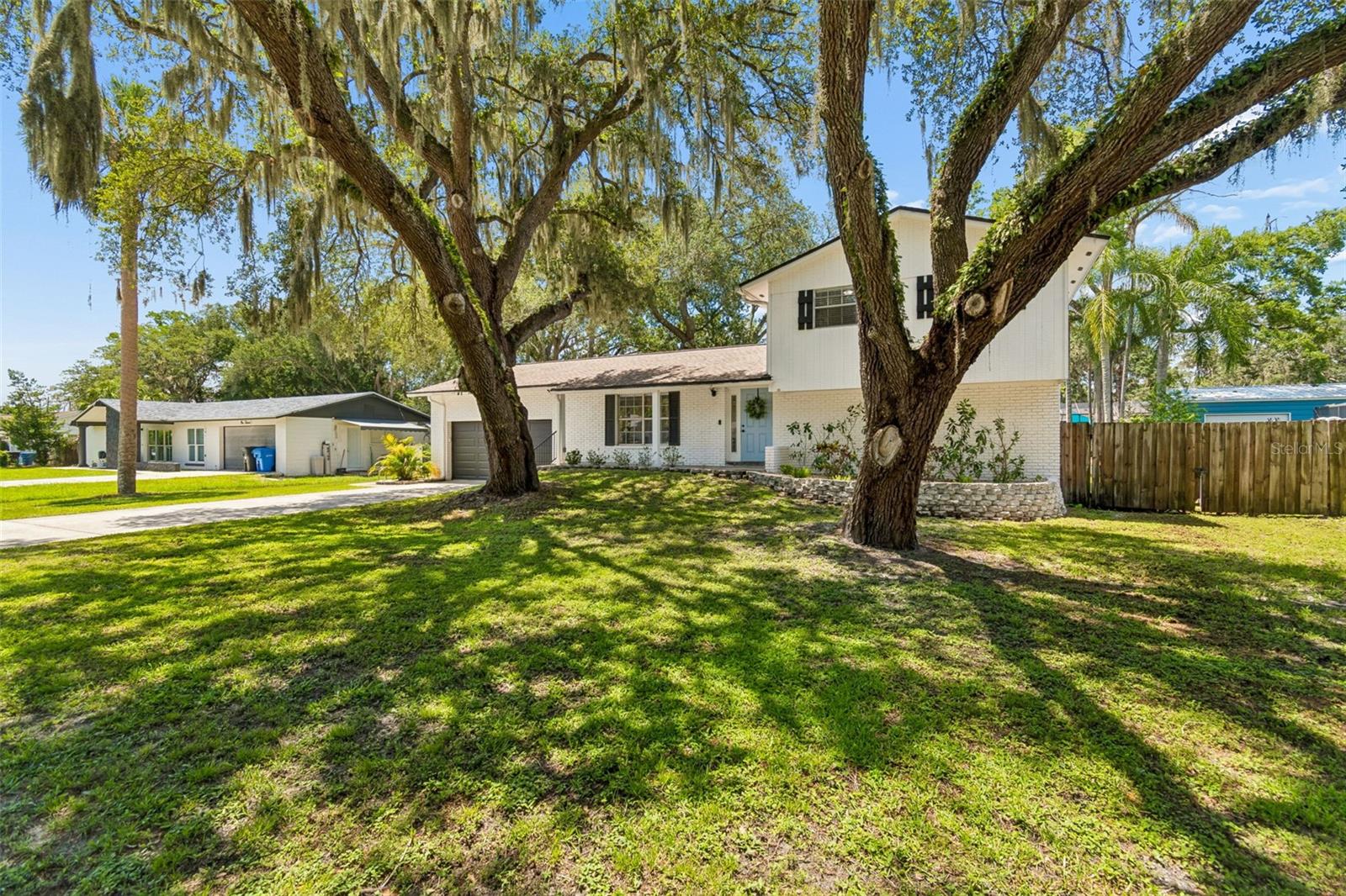 FOUR WINDS ESTATES - Residential
