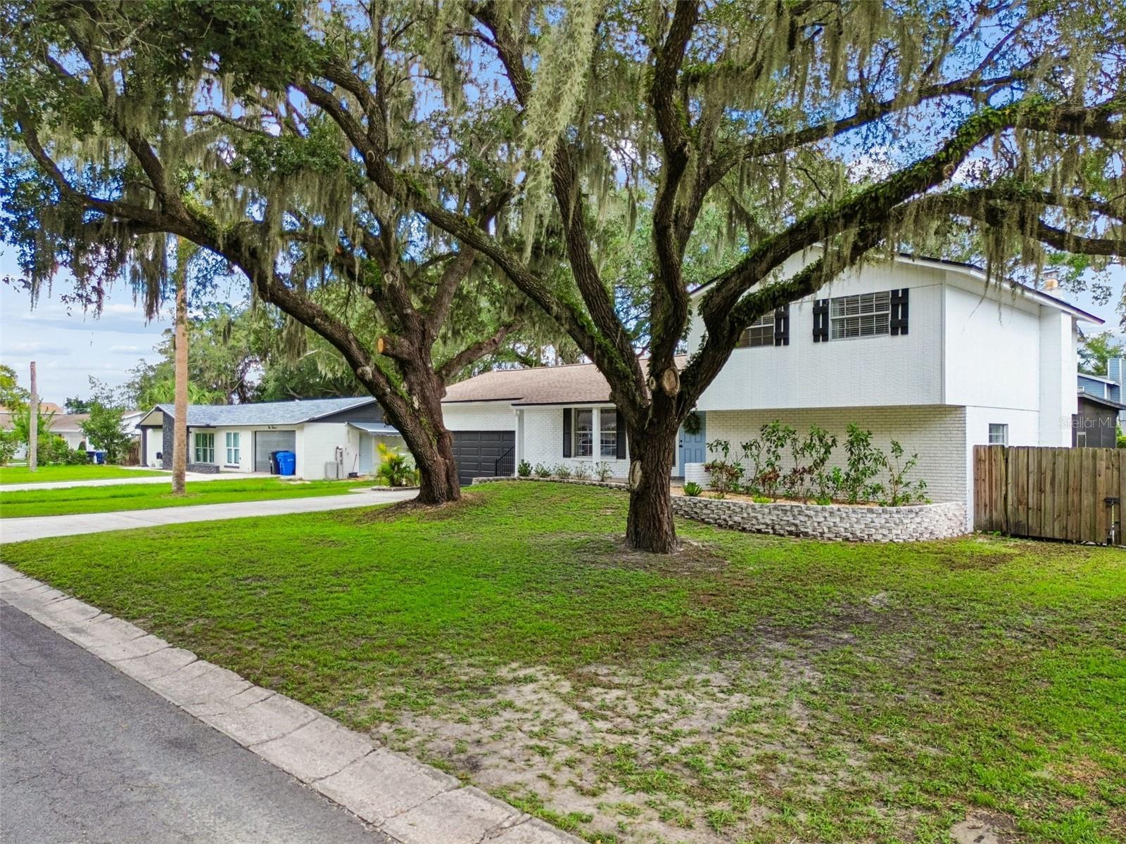 FOUR WINDS ESTATES - Residential