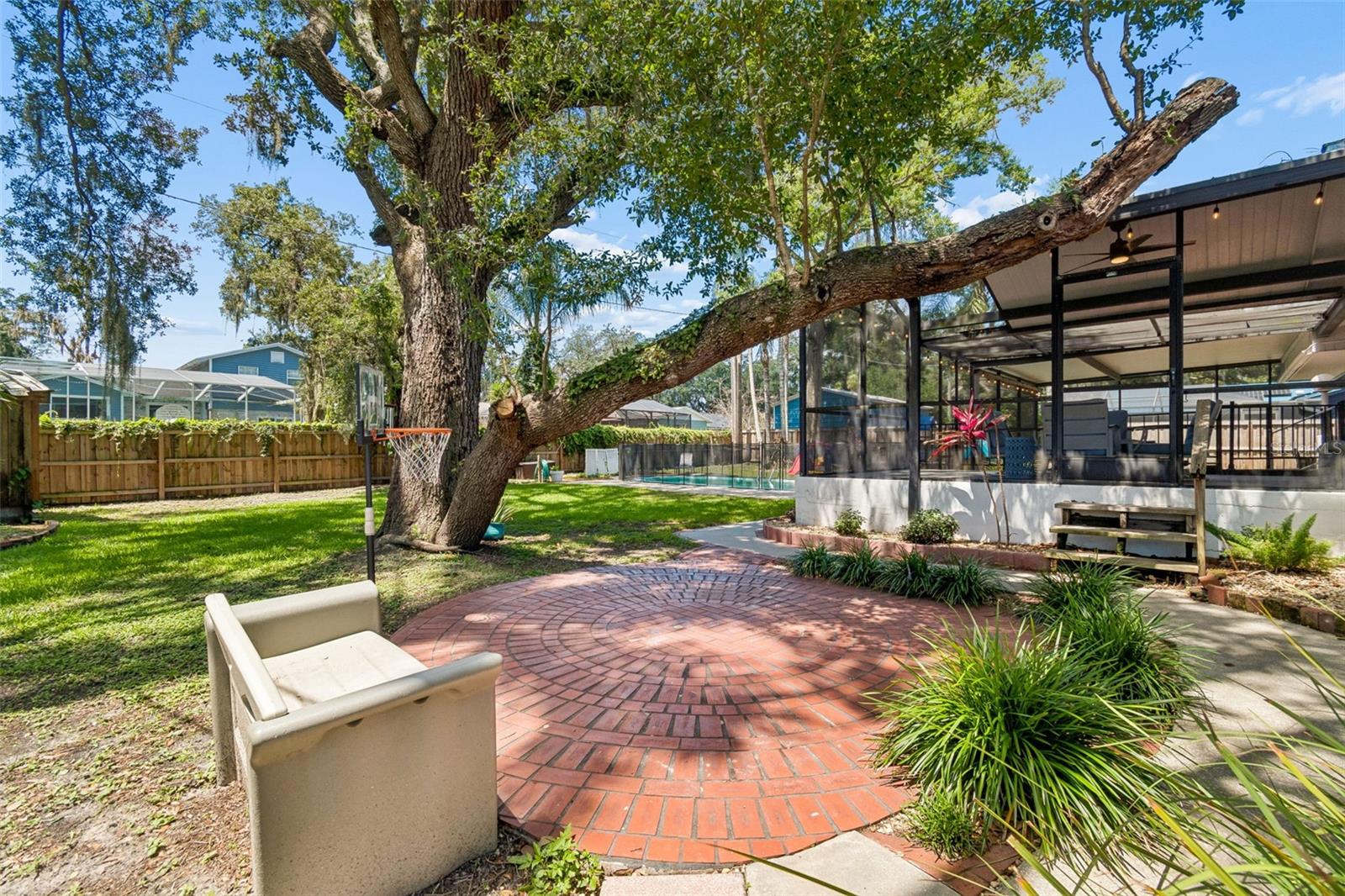 FOUR WINDS ESTATES - Residential