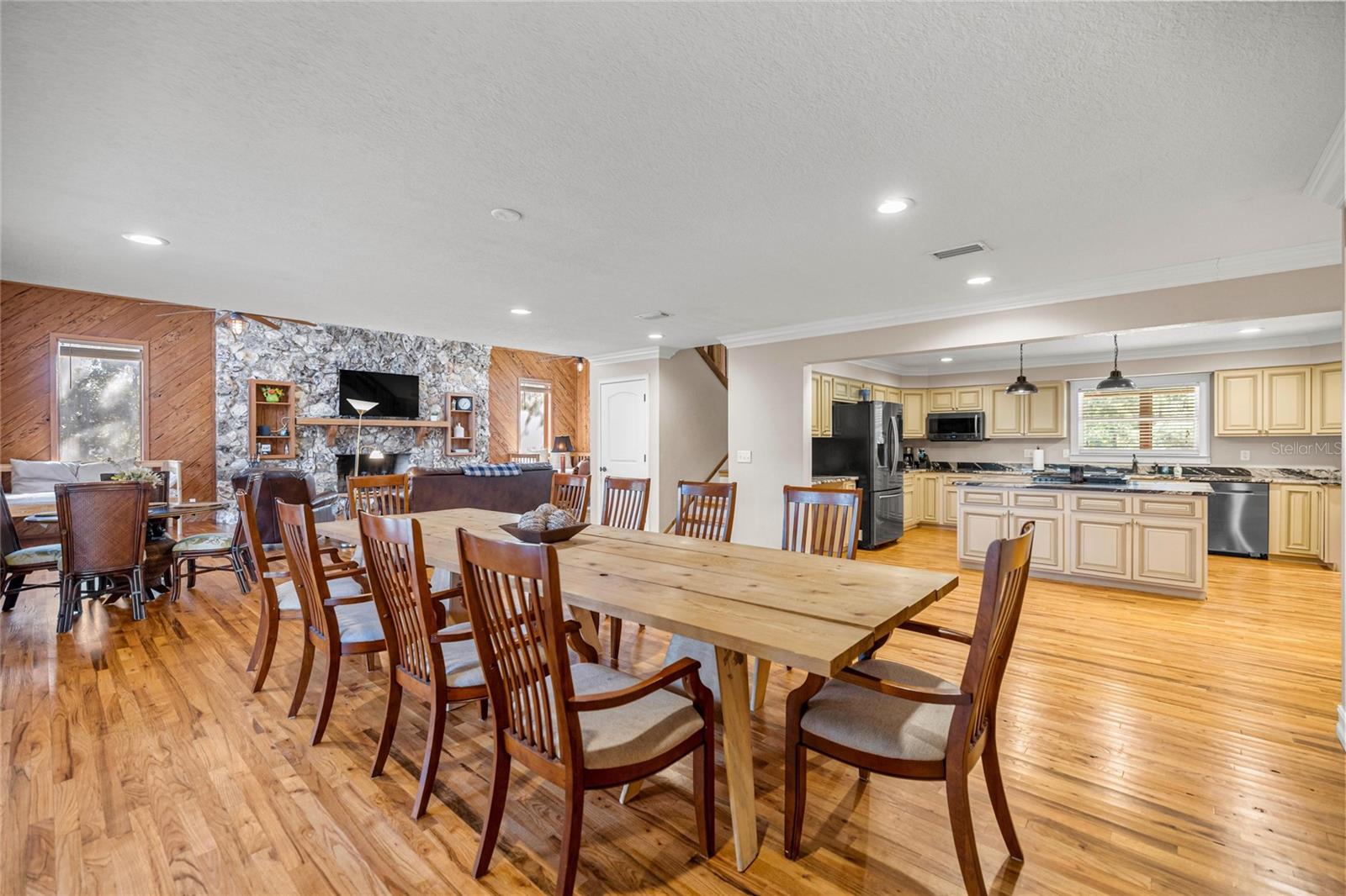 SILVER SPRINGS SHORES - Residential