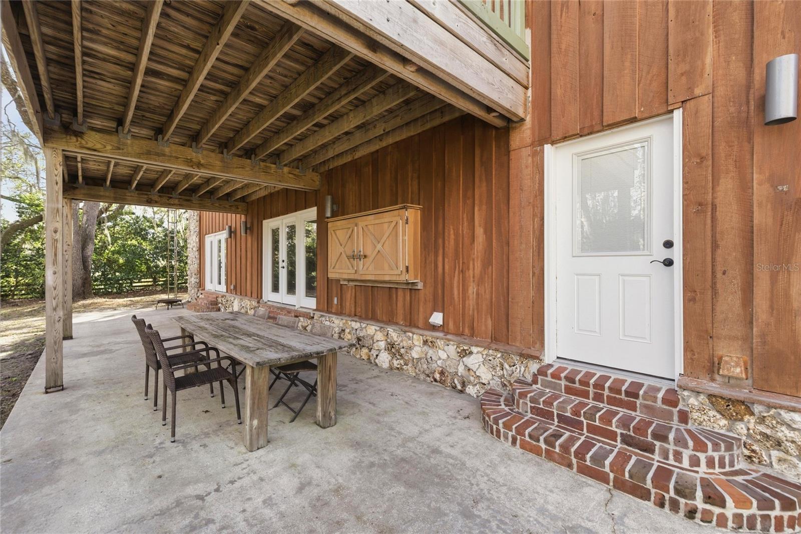 SILVER SPRINGS SHORES - Residential