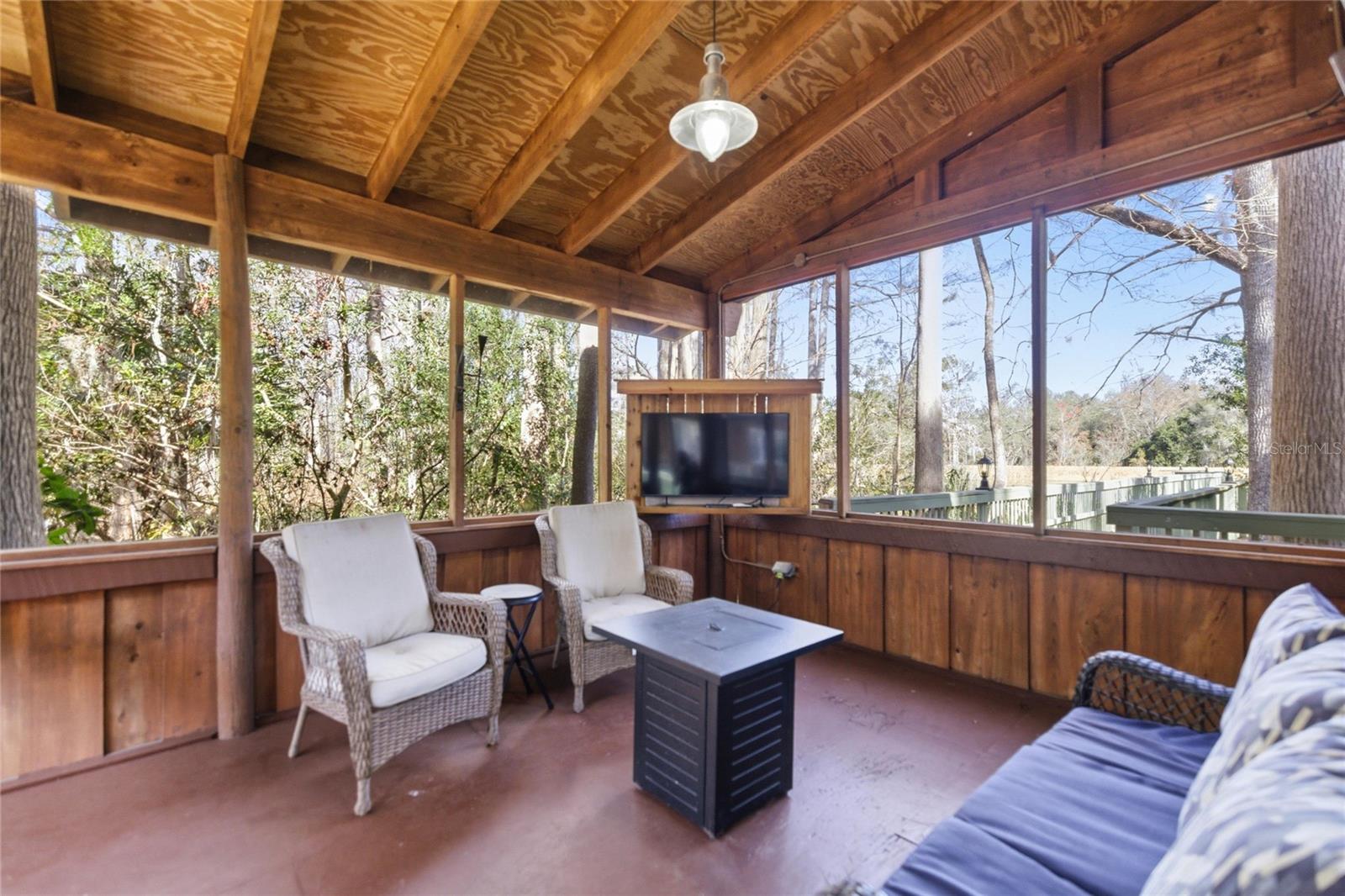 SILVER SPRINGS SHORES - Residential