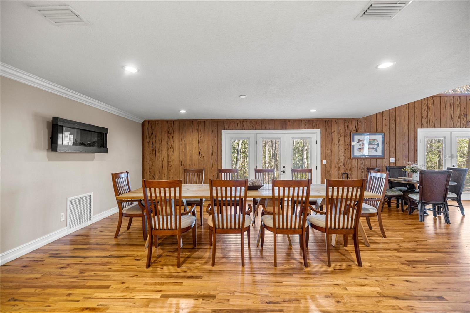 SILVER SPRINGS SHORES - Residential