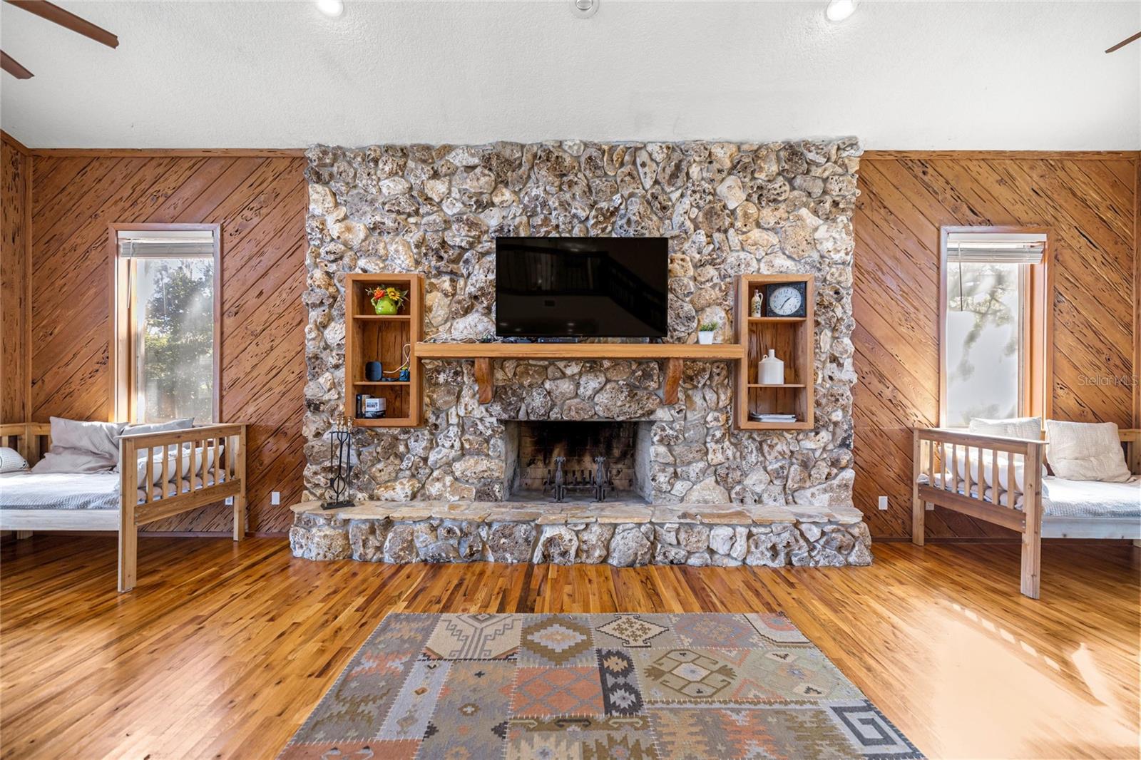 SILVER SPRINGS SHORES - Residential