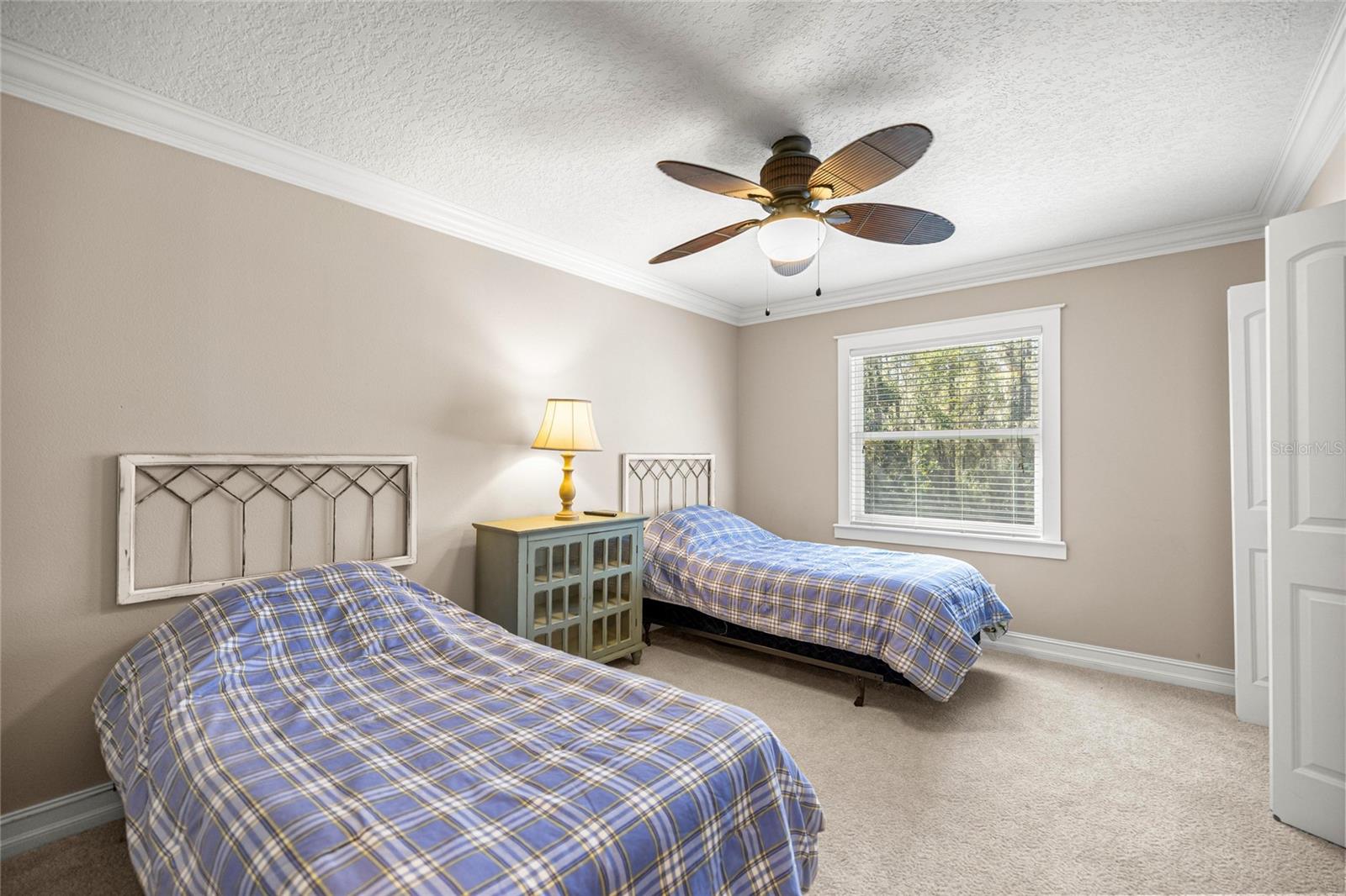 SILVER SPRINGS SHORES - Residential