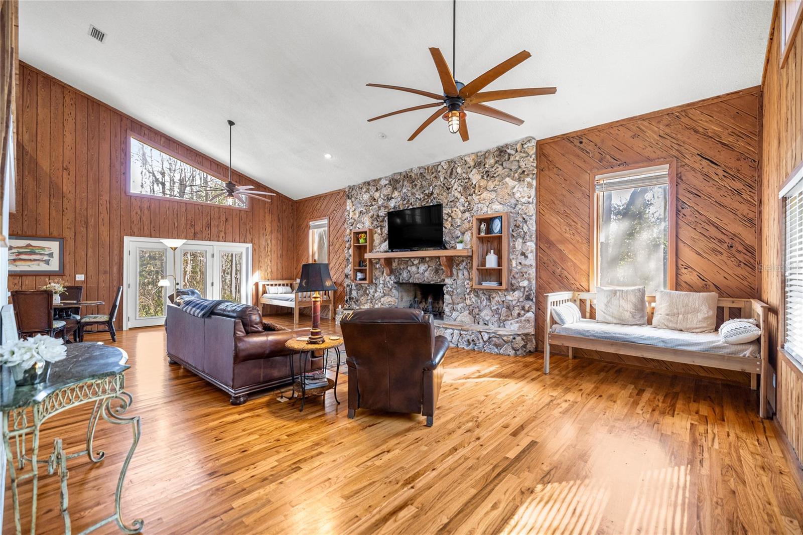 SILVER SPRINGS SHORES - Residential